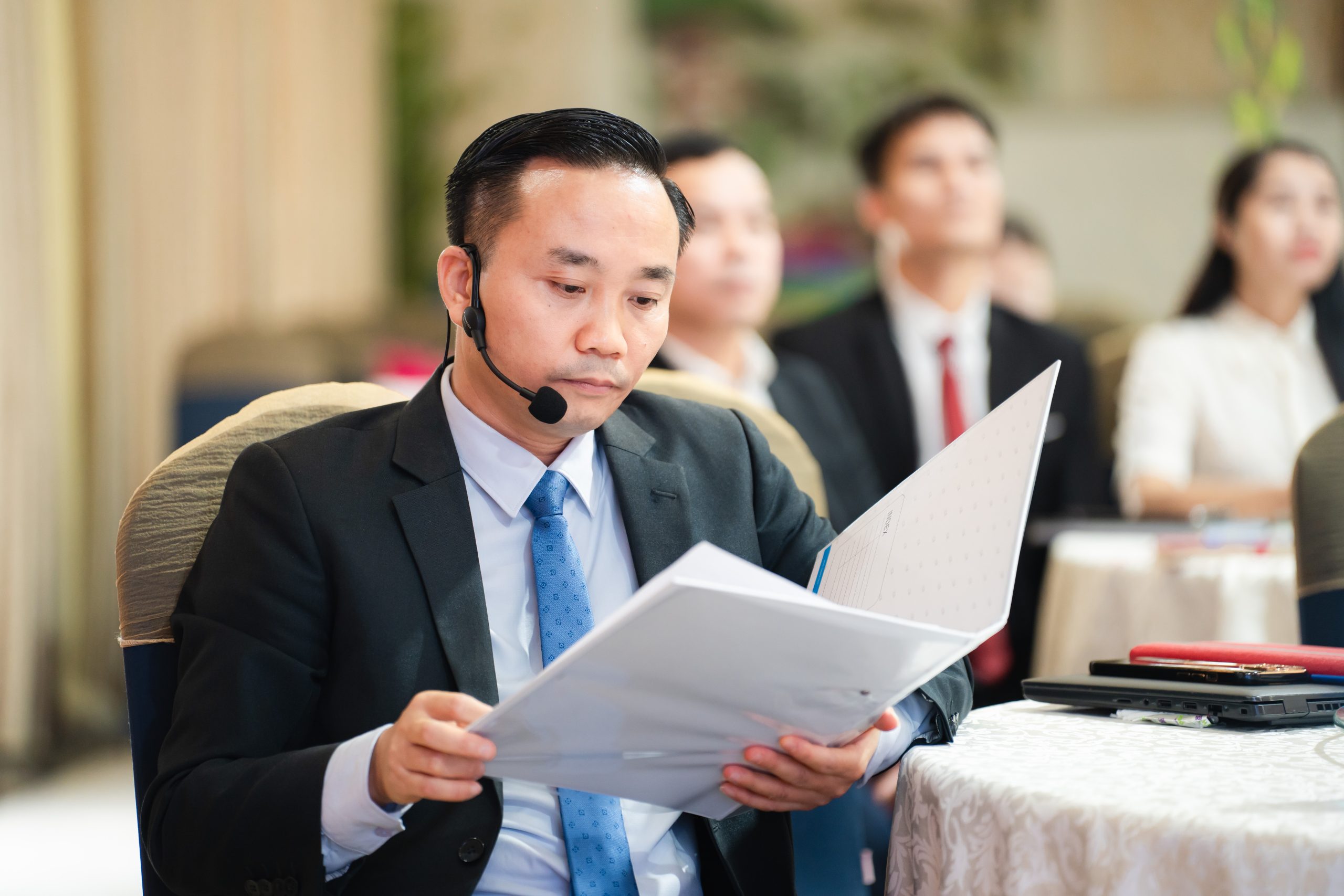 không ngừng học tập và rèn luyện kỹ năng bán hàng để trở thành chuyên gia.