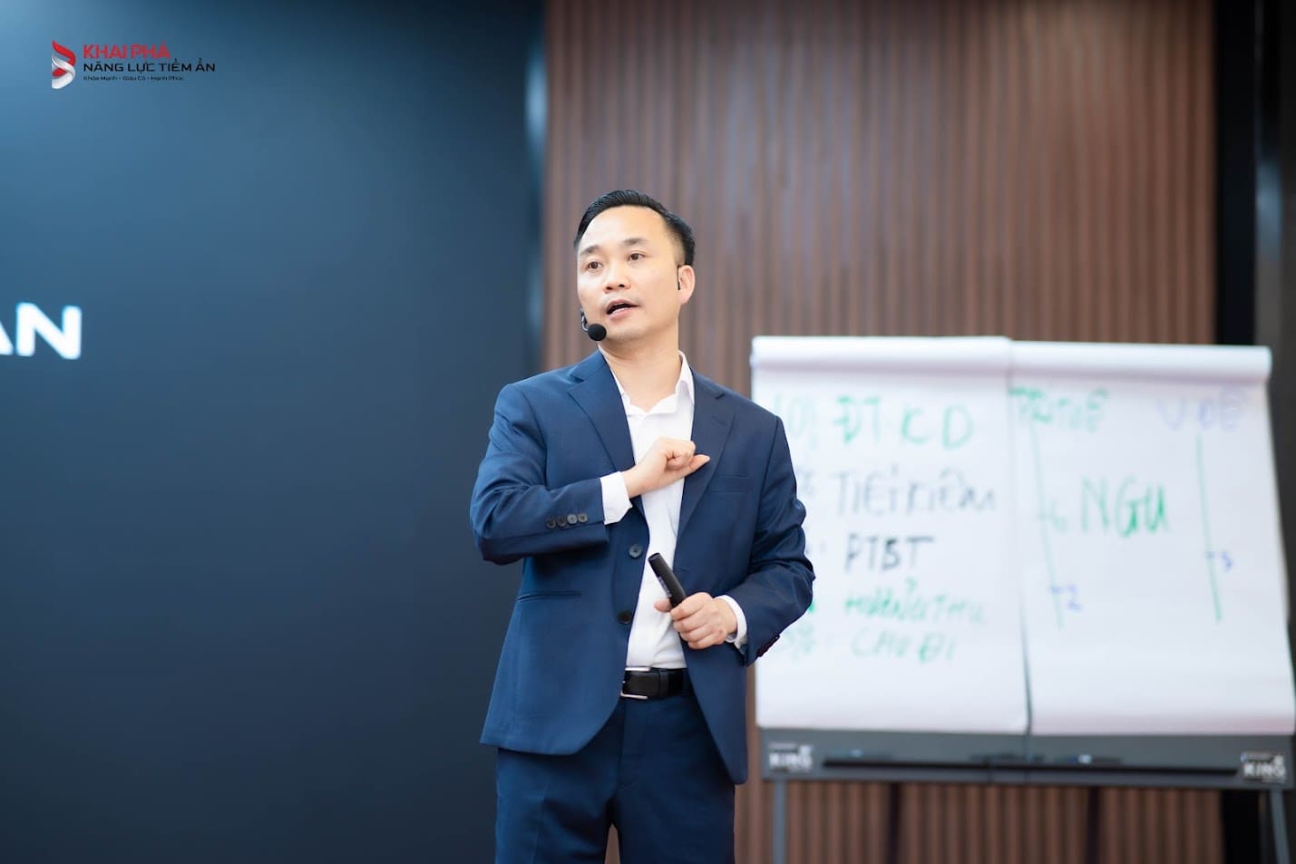 Trước khi bắt đầu bất kỳ chiến lược kinh doanh nào, bước đầu tiên và quan trọng nhất của Cách bán hàng online là hiểu rõ thị trường và khách hàng mục tiêu. Không có sản phẩm nào “phù hợp với tất cả”, và nếu không xác định đúng nhu cầu, mọi hoạt động quảng cáo, chạy chiến dịch hay tối ưu nội dung đều trở nên lãng phí.