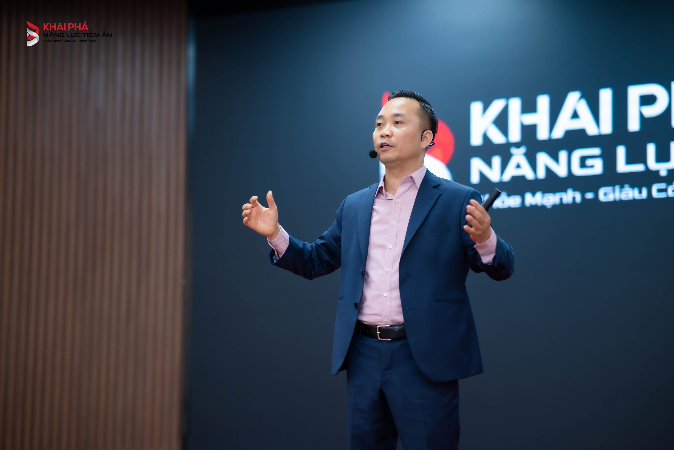 Trong hệ thống Cách bán hàng online, việc chọn đúng kênh phân phối là chìa khóa quyết định doanh thu. Mỗi kênh có đặc điểm, hành vi người dùng và công cụ tối ưu riêng. Người kinh doanh giỏi không bán mọi nơi, mà chọn đúng nơi khách hàng của mình đang hiện diện.