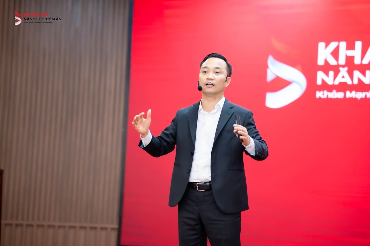 Trong hệ thống Cách bán hàng online, việc chọn đúng kênh phân phối là chìa khóa quyết định doanh thu. Mỗi kênh có đặc điểm, hành vi người dùng và công cụ tối ưu riêng. Người kinh doanh giỏi không bán mọi nơi, mà chọn đúng nơi khách hàng của mình đang hiện diện.