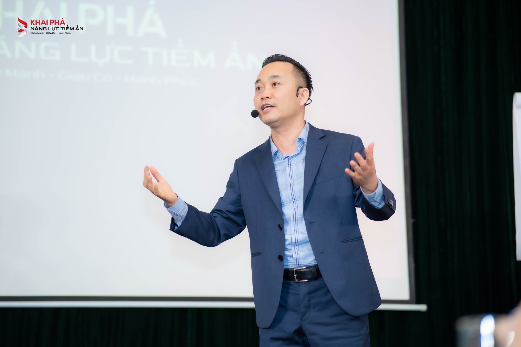 cách giao tiếp thuyết phục khách hàng